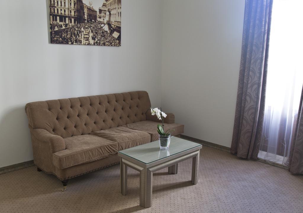 Euro Hotel Grivita Bukarest Exteriör bild