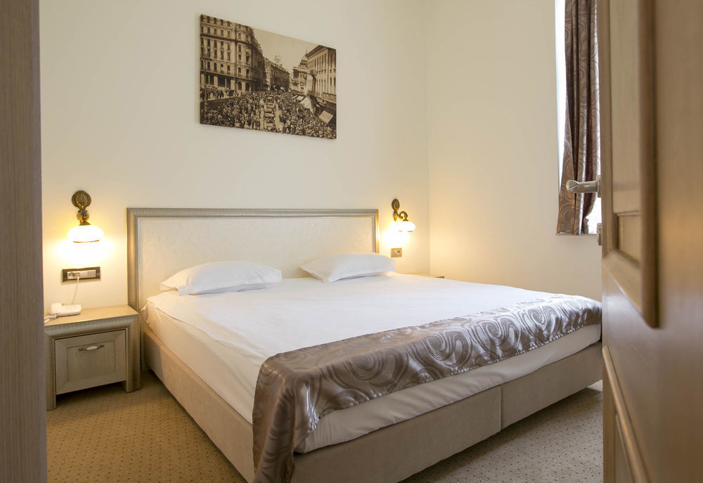 Euro Hotel Grivita Bukarest Exteriör bild